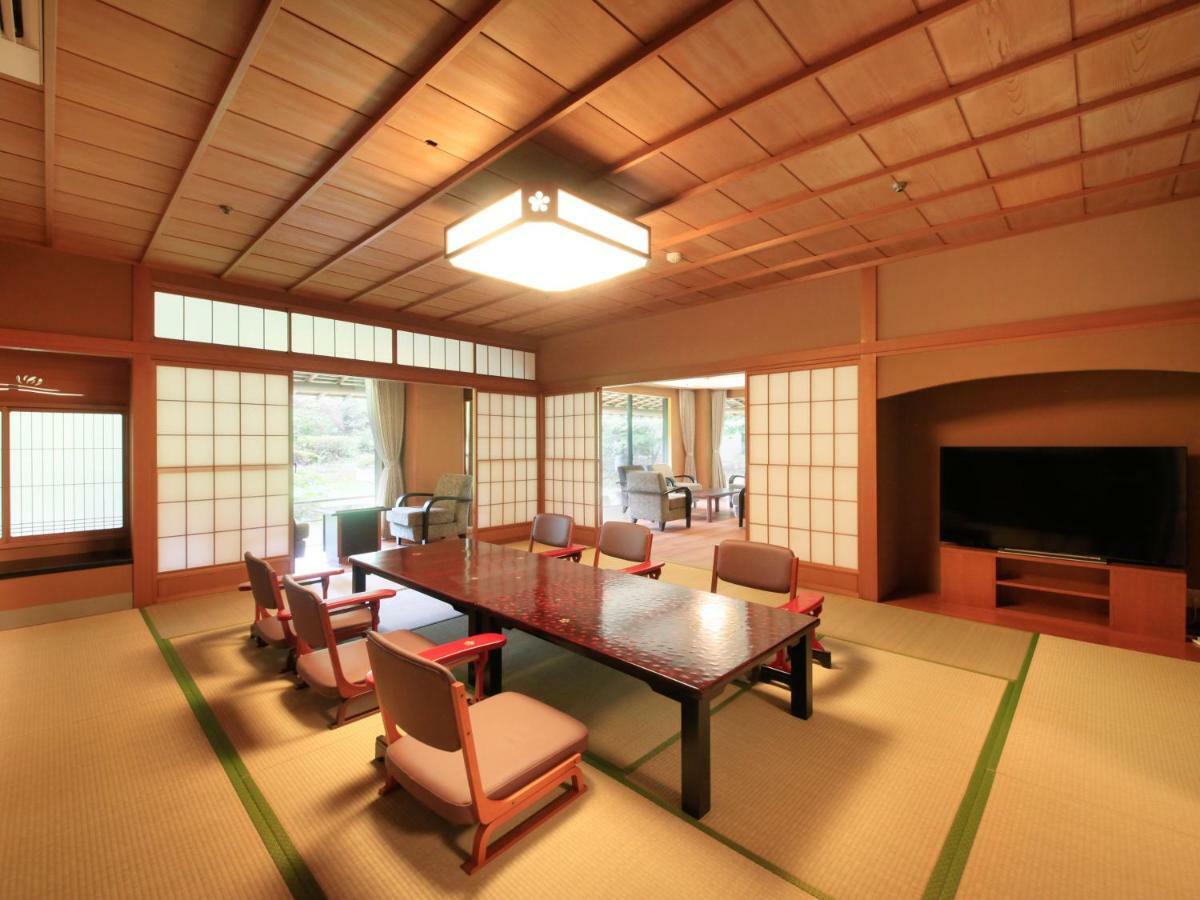 Yamashiro Onsen Miyabi No Yado Kaga Hyakumangoku Ξενοδοχείο Εξωτερικό φωτογραφία