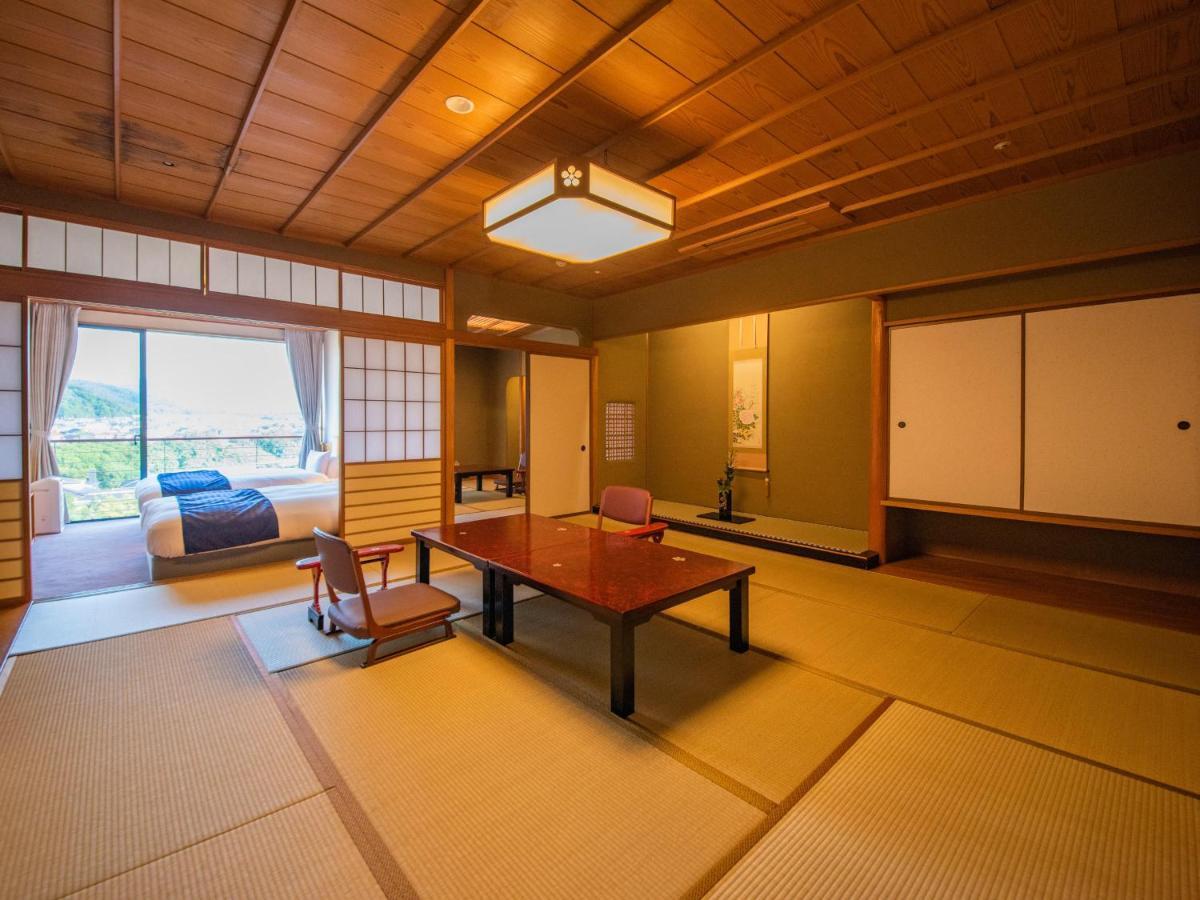 Yamashiro Onsen Miyabi No Yado Kaga Hyakumangoku Ξενοδοχείο Εξωτερικό φωτογραφία